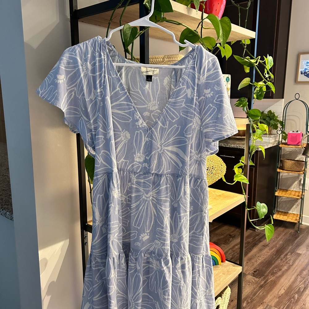 Universal Thread Light Blue Floral V-Neck Tiered Dress